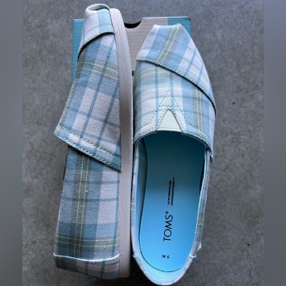 TOMS canvas slip on - Picture 2 of 6